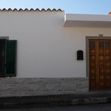 Appartamenti Melograno E Fico Loculi المظهر الخارجي الصورة